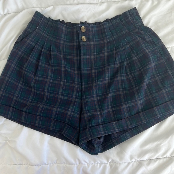 Green/blue plaid mom shorts, American eagle, US size 12 - Picture 1 of 3